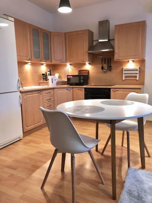 Modern & Cozy Apartment Near Hockey & Football Arena Pressburg Exterior foto